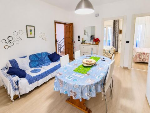 Viale A. Moro, 530 - Tortora