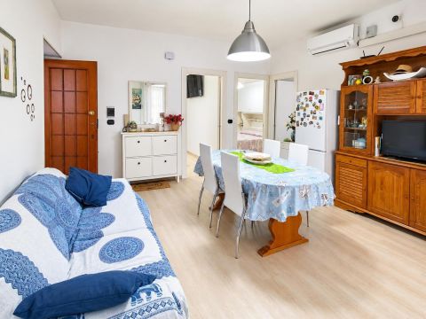 Viale A. Moro, 530 - Tortora