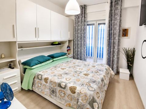 Viale A. Moro, 530 - Tortora