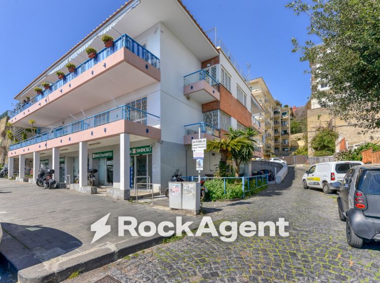 Appartamento in vendita, via Francesco Petrarca, Posillipo, Napoli