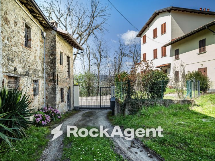 Quadrilocale in vendita, Frazione Camolino, Camolino, Montesegale