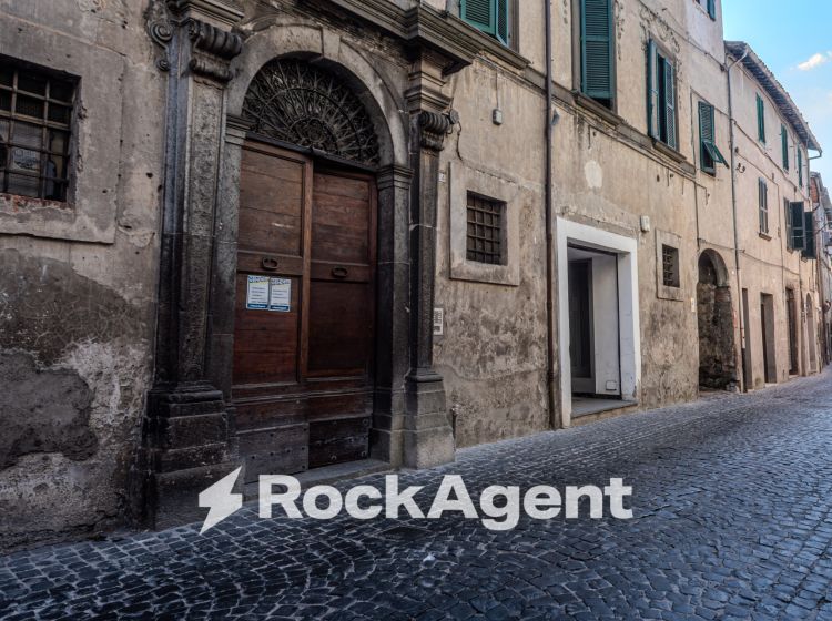 Trilocale in vendita, via Roma  34, Acquapendente