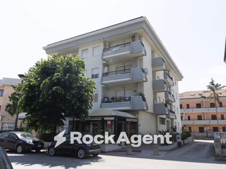 Trilocale in vendita, via Giuseppe Mazzini  108, Zona Mare, Alba Adriatica