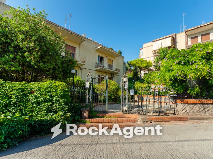 Appartamento in vendita, via Litteri  9, Acitrezza, Aci Castello