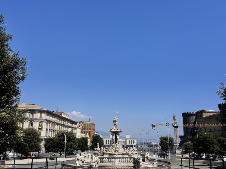 Negozio in vendita, via Giuseppe Pisanelli, Centro, Napoli
