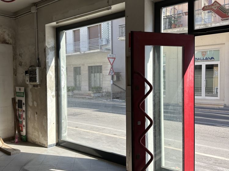 Negozio in vendita, via Adriatica, Francavilla Al Mare