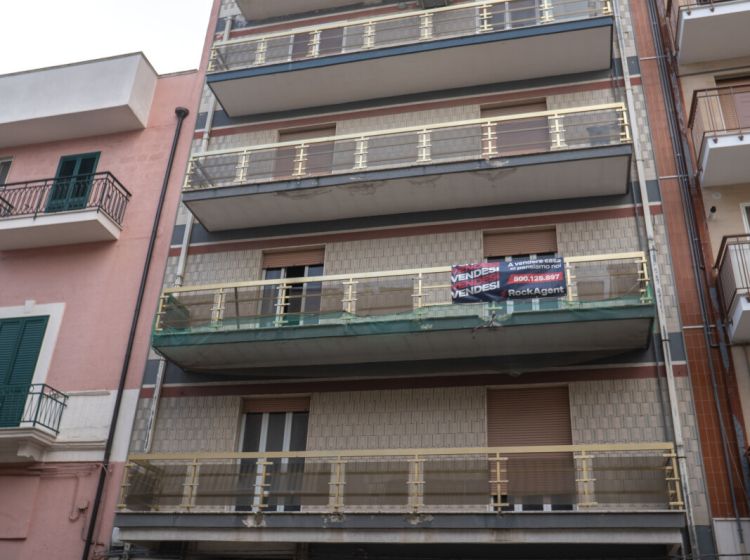 Magazzino o deposito in vendita, via Spinazzola  25, Gravina In Puglia