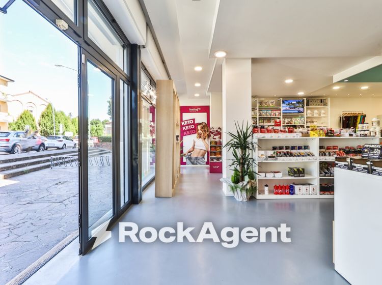 Negozio in vendita, via del Triumvirato  89/A, Aeroporto, Bologna