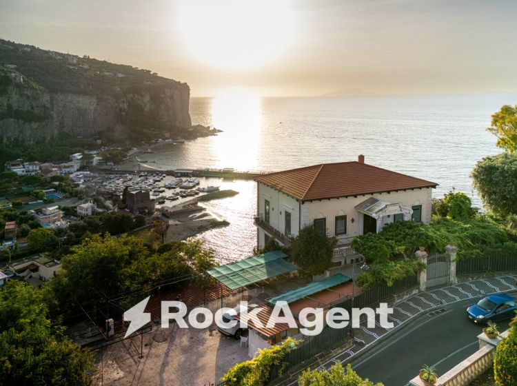 Stabile o palazzo in vendita, Corso Filangieri  129, Vico Equense (Capoluogo), Vico Equense