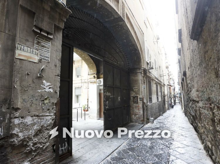 Appartamento in vendita, Vico San Maria Ad Agnone  18, Centro, Napoli