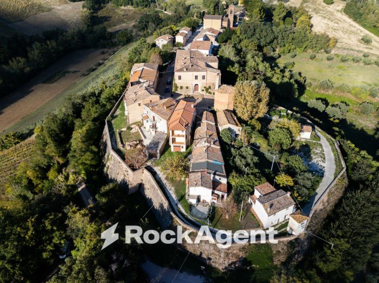 Quadrilocale in vendita, via Montebello  24, Orciano di Pesaro, Terre Roveresche