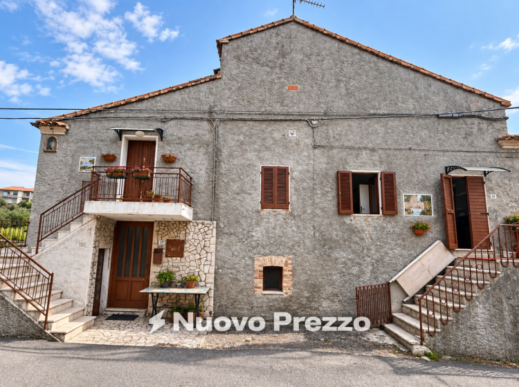Terratetto plurifamiliare in vendita, via San Pietro  21, Sant'omero