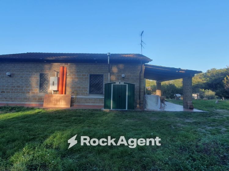 Villa in vendita, via dei Piani  253, Nepi