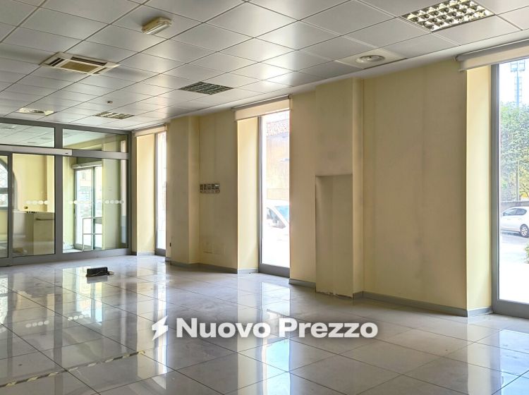 Negozio in vendita, via Roma  4, Chieri