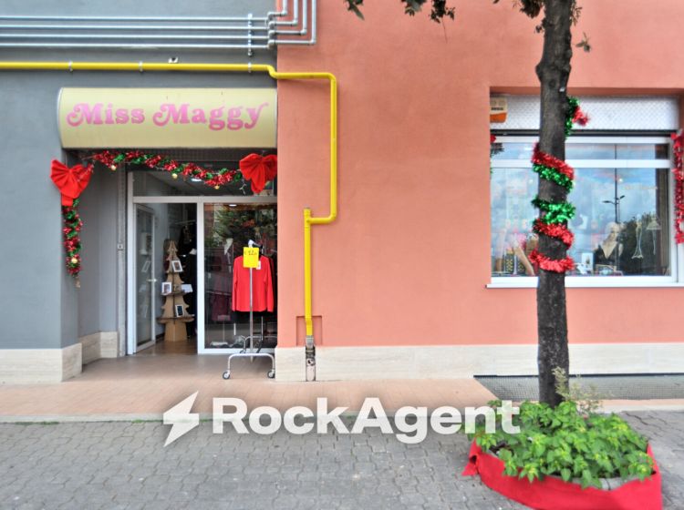 Negozio in vendita, via Inghilterra  116, Aprilia