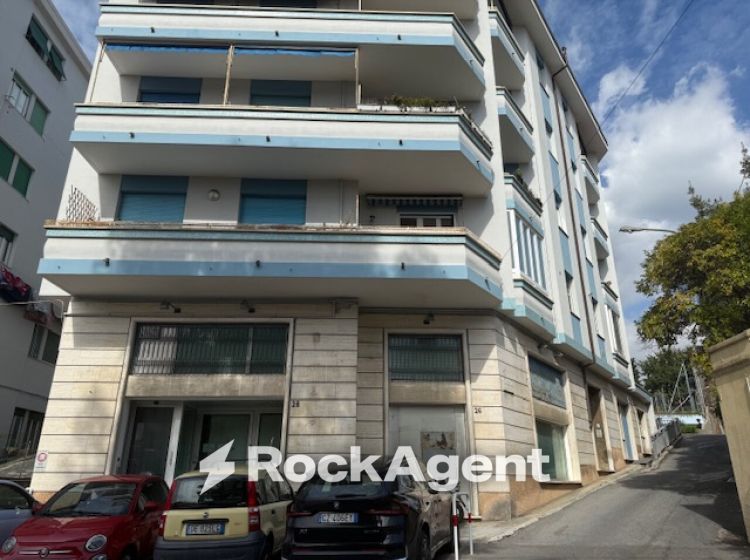 Negozio in vendita, via Marcantonio Carattino  26, Varazze