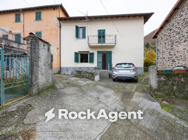 Rustico in vendita, Località Villa Regnano, Regnano, Casola In Lunigiana