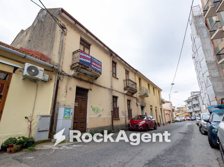 Stabile o palazzo in vendita, via Francesco Paglia  44, Stadio, Catanzaro