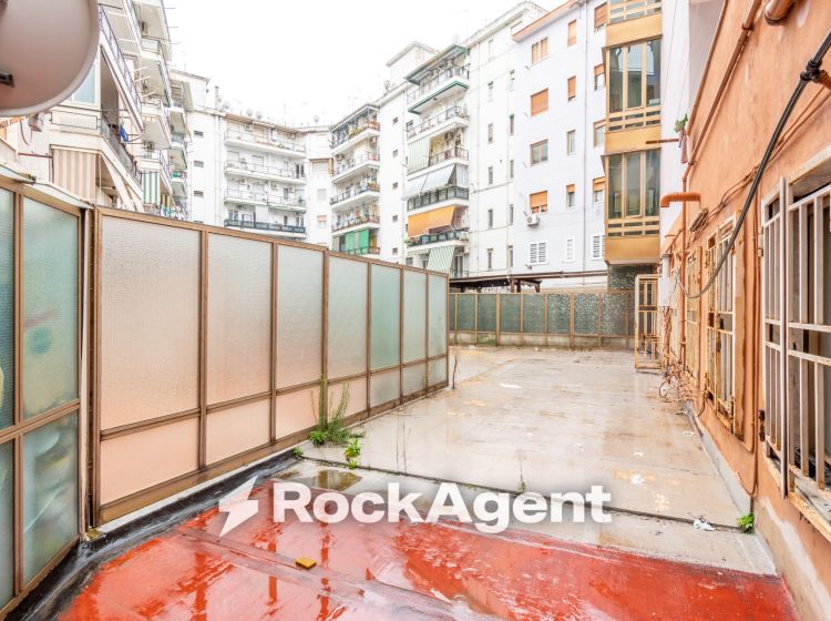 Appartamento in vendita, via Generale Francesco Pignatelli  16bis, Centro, Napoli