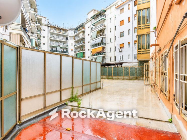 Appartamento in vendita, via Generale Francesco Pignatelli  16bis, Centro, Napoli