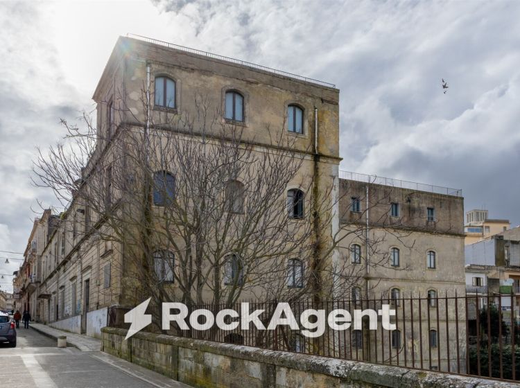 Albergo in vendita, via Traspontino  1, Centro, Ragusa