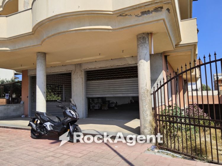Negozio in vendita, Corso G. Garibaldi  366, Siderno