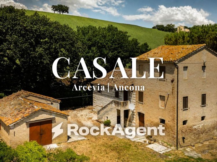 Casale in vendita, Frazione Magnadorsa  122, Arcevia