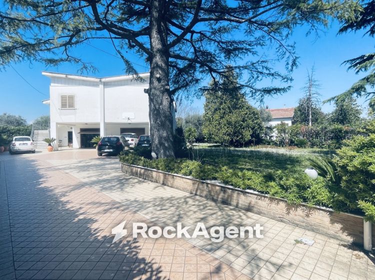 Villa in vendita, via Indipendenza  76, Sant'egidio Alla Vibrata