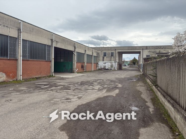 Capannone in vendita, Strada Statale per Voghera, Tortona
