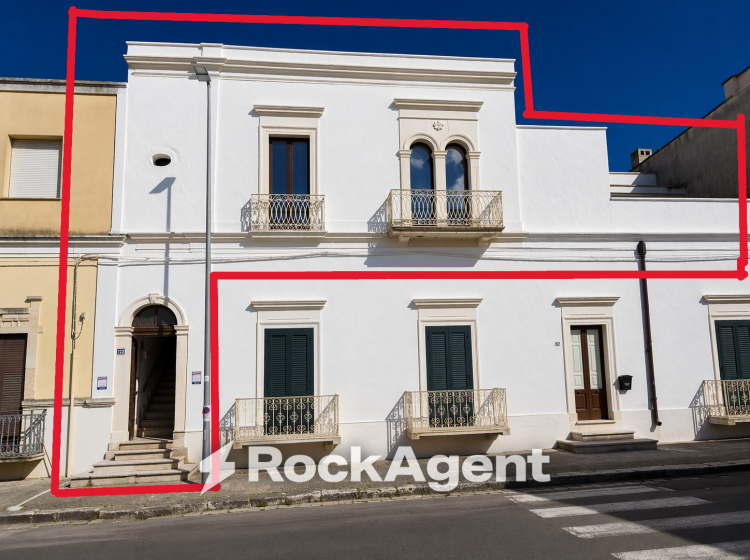Appartamento in vendita, via Cavour  112, Salice Salentino