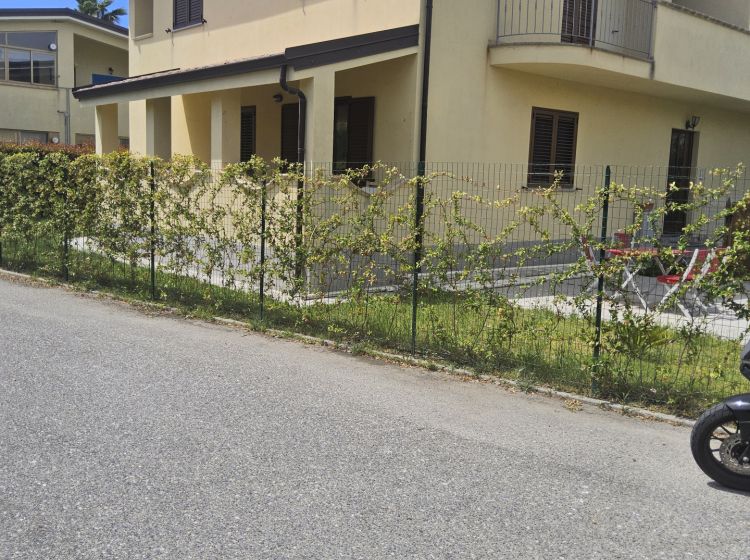 Bilocale in vendita, via Porto delle Grazie, Caulonia