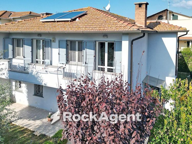 Villa in vendita, Cecina
