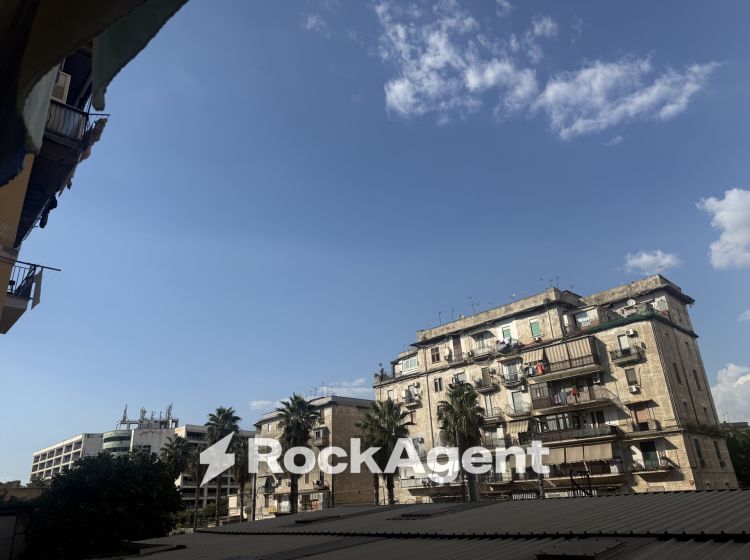 Bilocale in vendita, via Ponte della Maddalena  147, Centro, Napoli