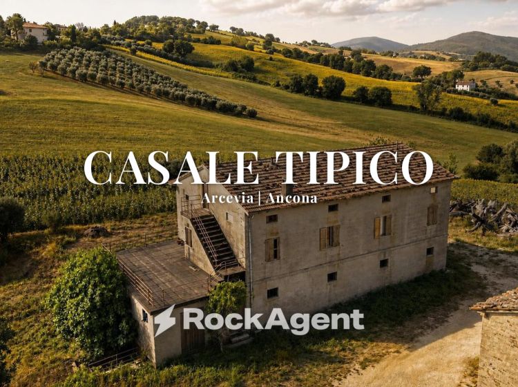 Casa colonica in vendita, Frazione Magnadorsa, Arcevia