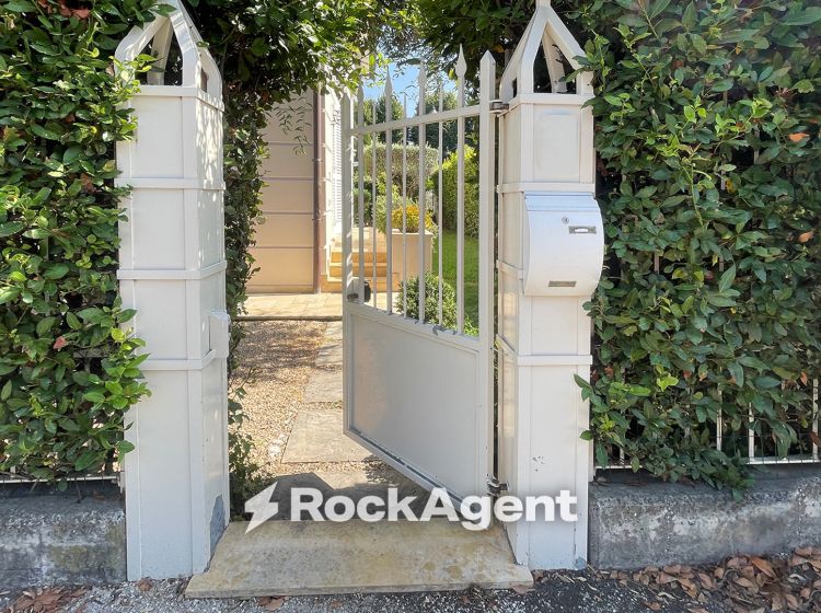 Villa in vendita, via Serraglio  56, Pietrasanta
