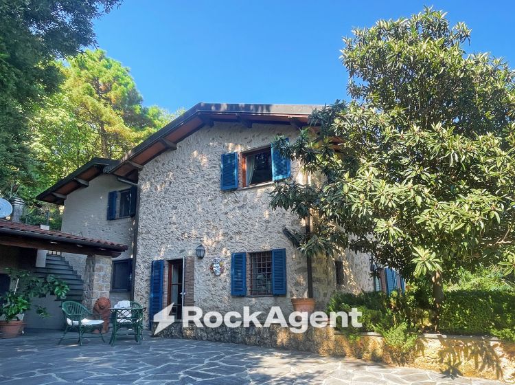 Villa in vendita, via Camaldoro 24, Pietrasanta