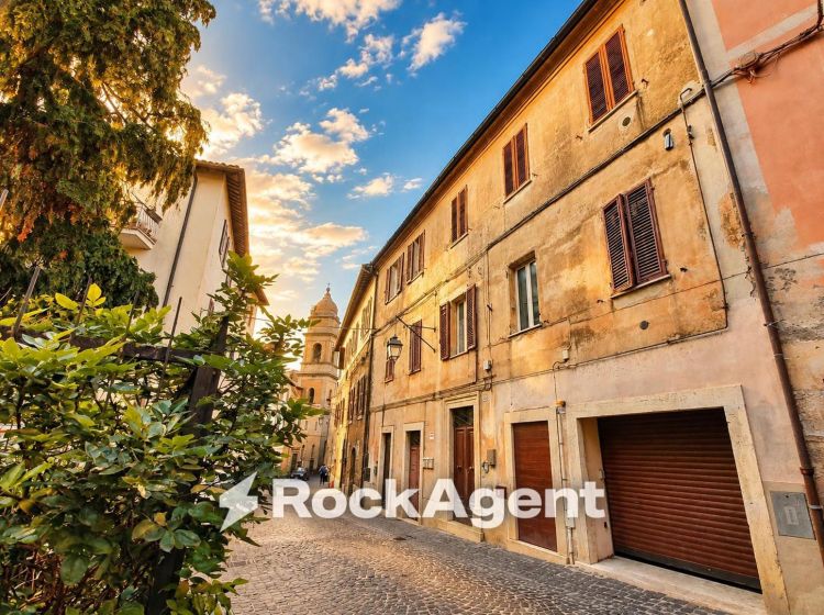 Trilocale in vendita, via Roma  106, Acquapendente
