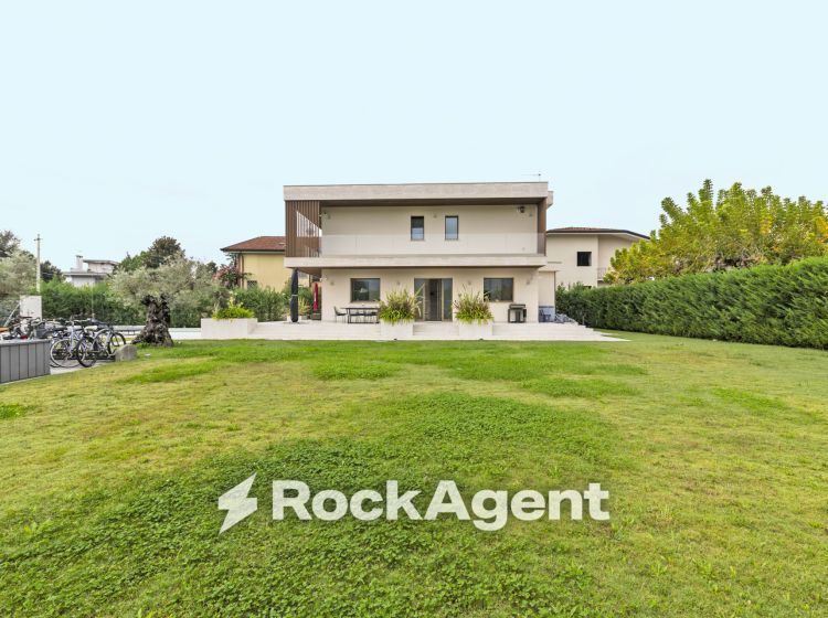 Villa in vendita, via Giuseppe Viner, Forte Dei Marmi