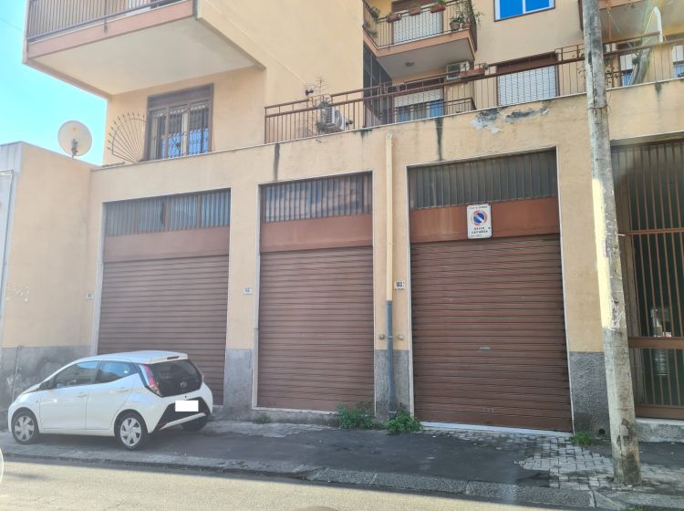 Magazzino o deposito in vendita, via Regina Bianca  103, Picanello, Catania