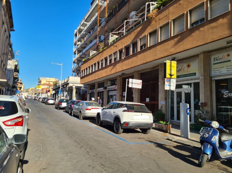 Negozio in vendita, via Duca Degli Abruzzi  54, Picanello, Catania