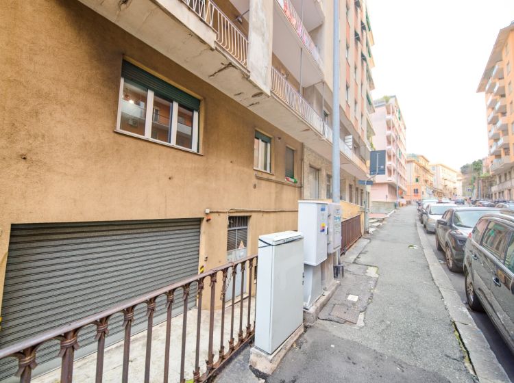 Trilocale in vendita, via Leonardo Montaldo  24, Marassi, Genova