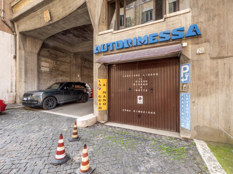 Box / Garage in vendita, via di San Paolo alla Regola  26, Centro Storico, Roma