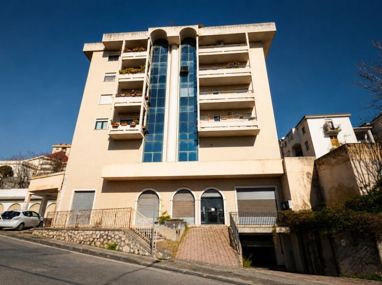 Box / Garage in vendita, viale dei Bizantini  75, Sala, Catanzaro