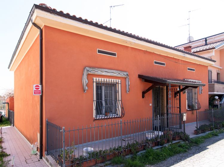 Villa in vendita, via Lenze  13, Lucrezia, Cartoceto