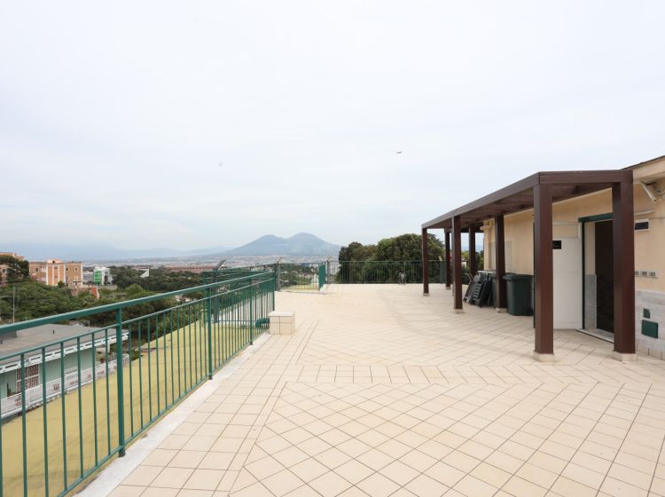 Quadrilocale in vendita, viale Poggio di Capodimonte  54, Colli Aminei, Napoli