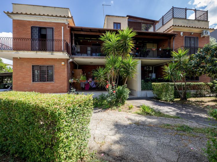 Trilocale in vendita, via Spadola 9, Anagnina, Roma