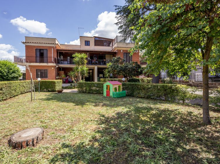 Trilocale in vendita, via Spadola 9, Anagnina, Roma