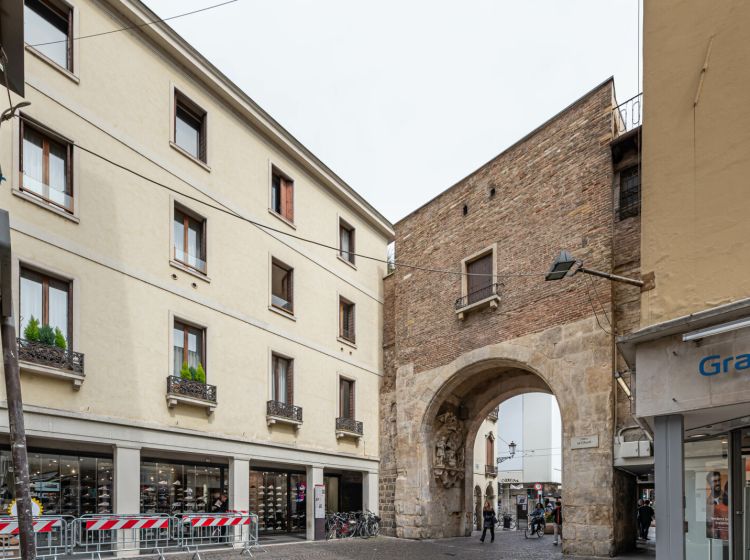 Trilocale in affitto, via Zabarella 81, Santa Sofia, Padova