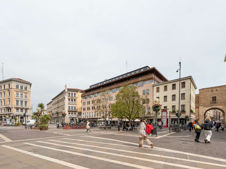 Trilocale in affitto, via Zabarella  81, Santa Sofia, Padova