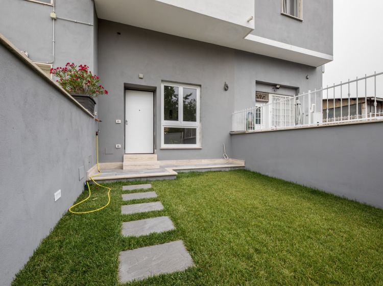 Bilocale in vendita, via Maierato 12, Vitinia, Roma